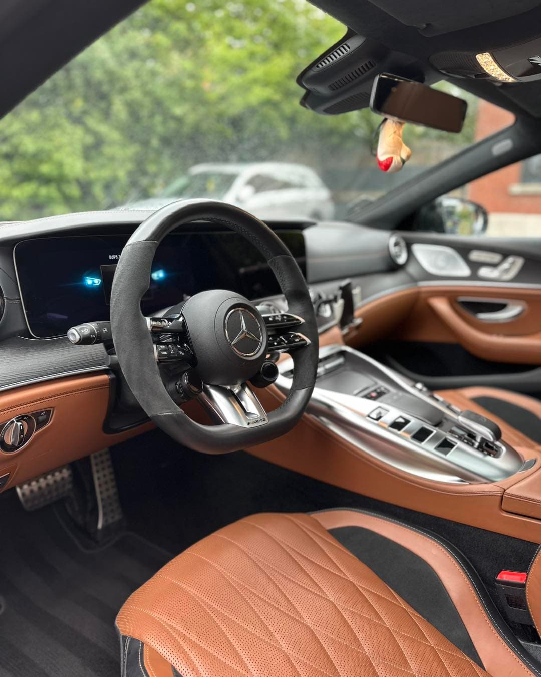 Mercedes dashboard na interieur detailing door YNS Car Care