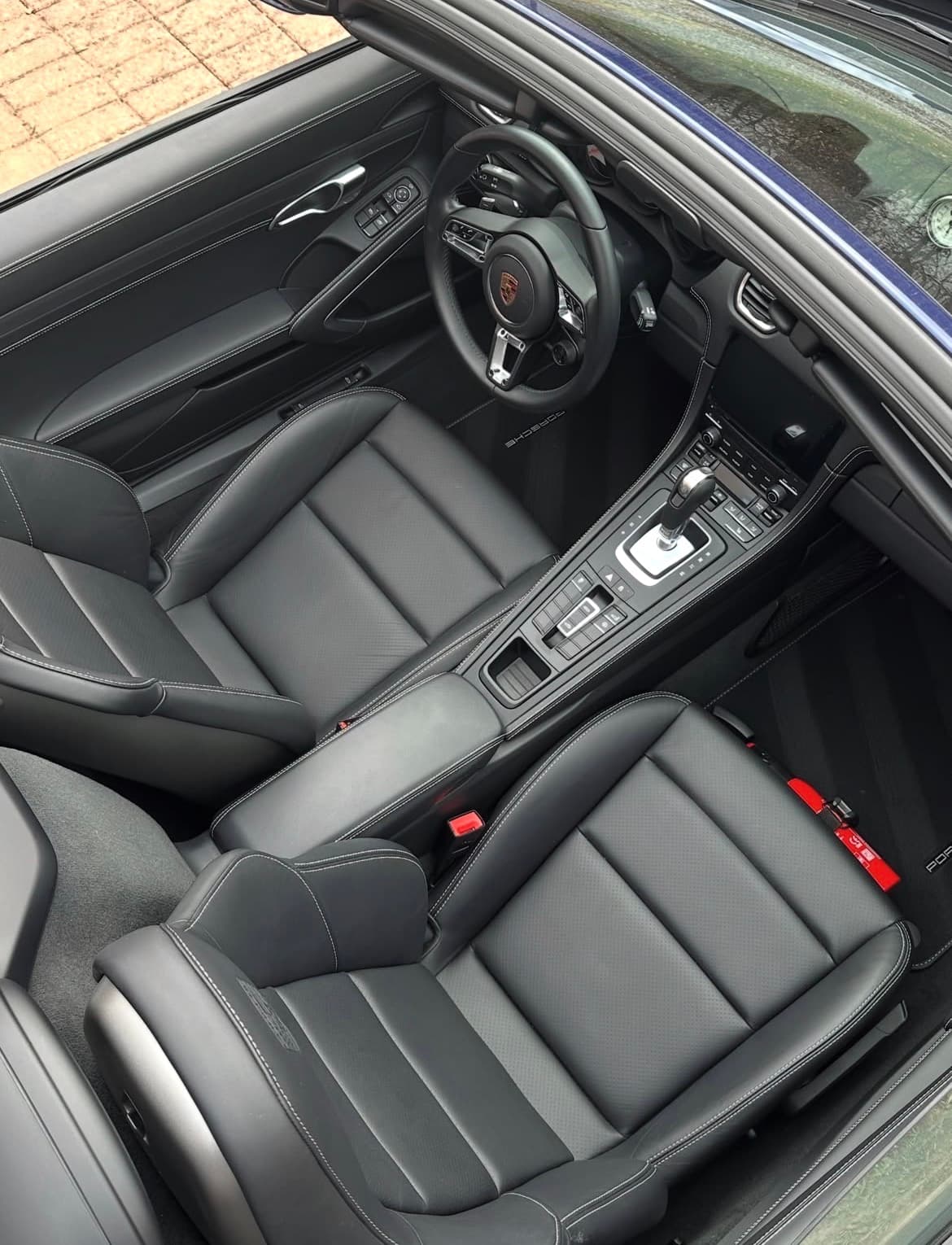 Gereinigd lederen Porsche interieur na detailing door YNS Car Care